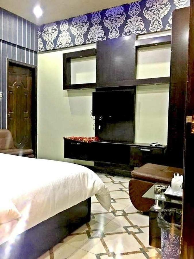 Diplomat Inn Hotel การาจี ภายนอก รูปภาพ