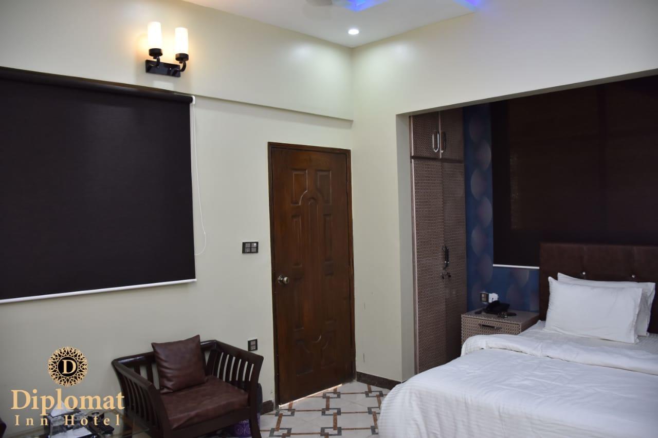 Diplomat Inn Hotel การาจี ภายนอก รูปภาพ