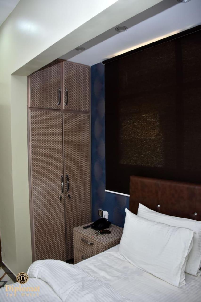 Diplomat Inn Hotel การาจี ภายนอก รูปภาพ