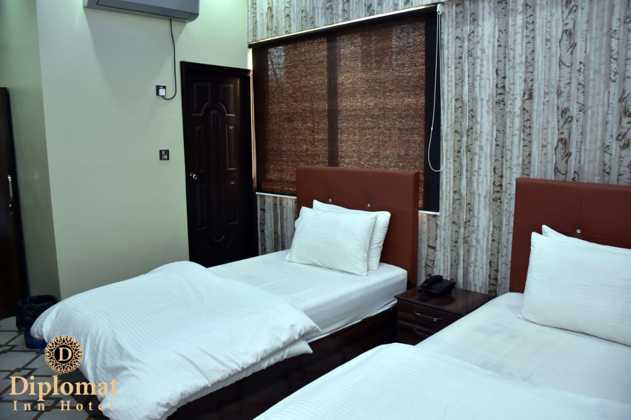 Diplomat Inn Hotel การาจี ภายนอก รูปภาพ