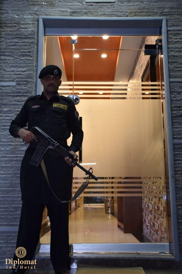 Diplomat Inn Hotel การาจี ภายนอก รูปภาพ